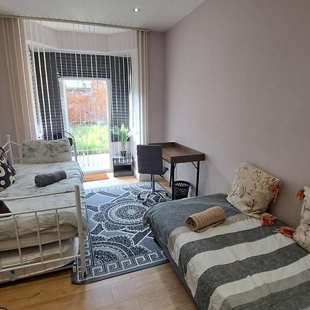 Comfy Fenia Stay London Exterior photo