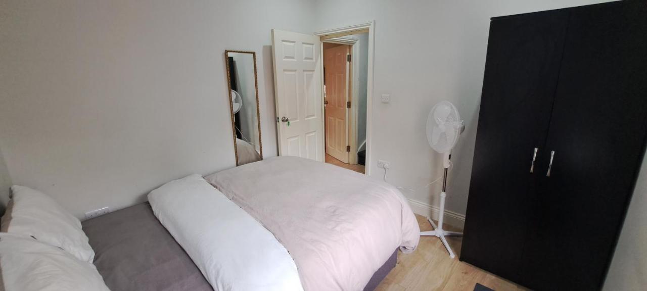 Comfy Fenia Stay London Exterior photo