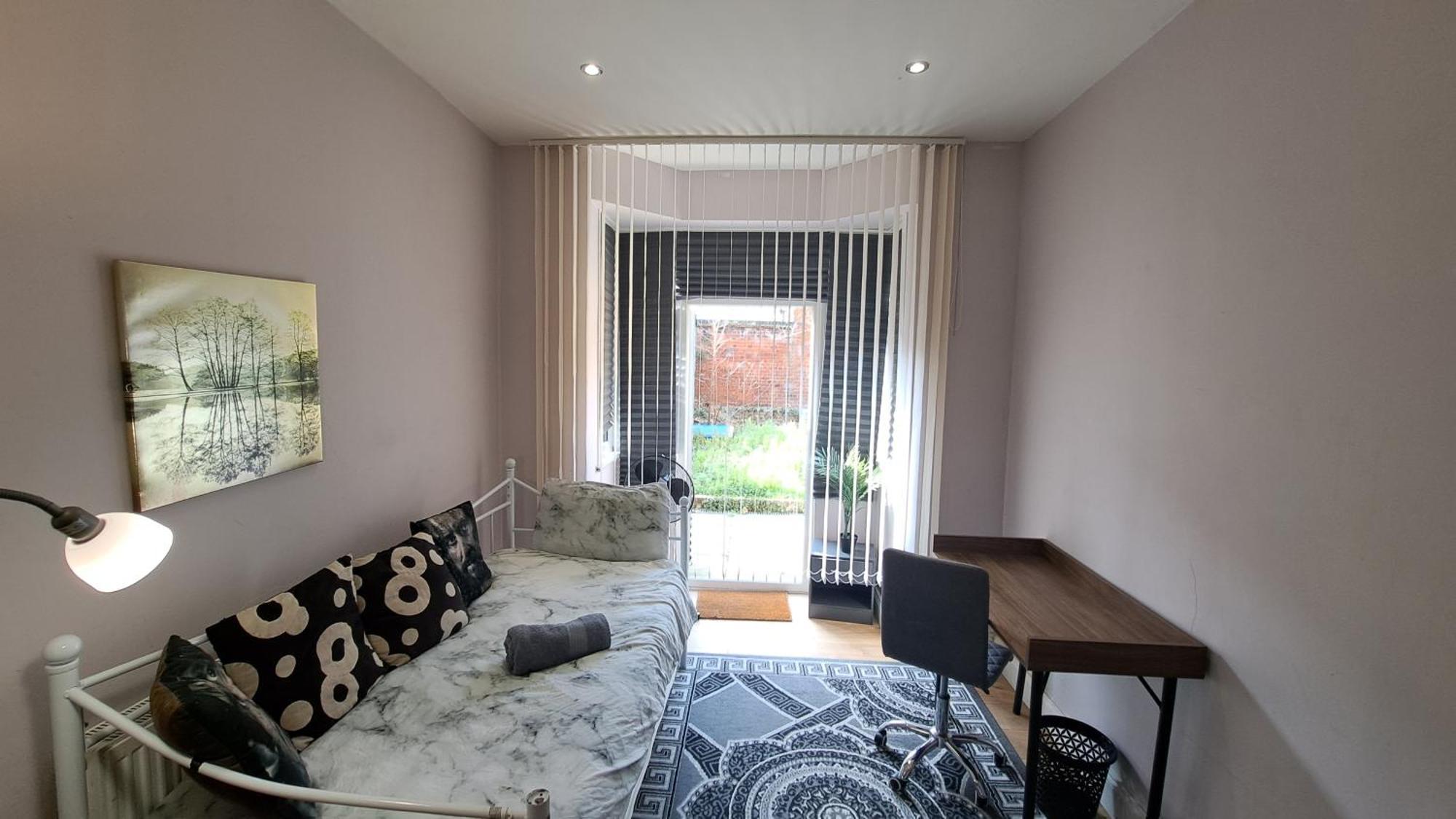 Comfy Fenia Stay London Exterior photo
